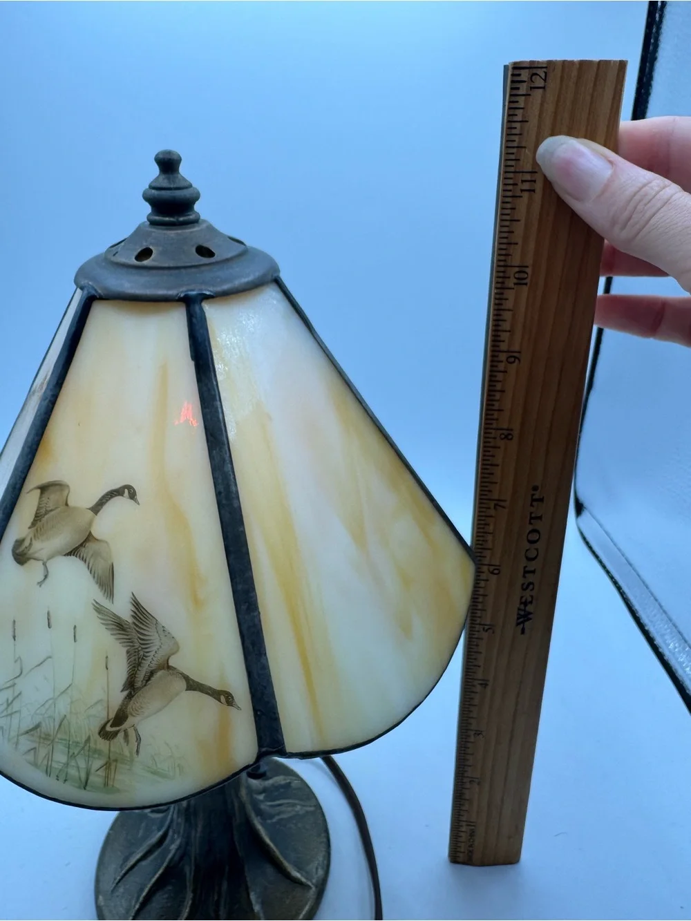 20th Century Tiffa Stained Glass Table Mini Desk Lamp Geese Slag Glass See descr